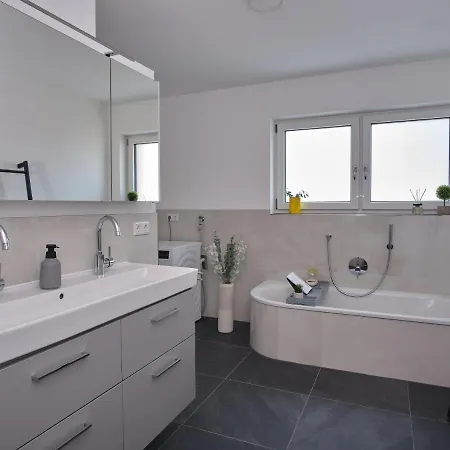 Nxt Liv I Kliniknah I 120qm Mit Balkon I Nah Zu Seen & Berge